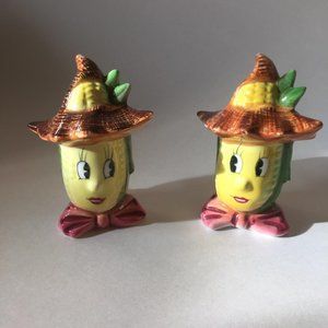 Super cute anthropomorphic corn on the cob salt and pepper shakers